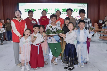 海州区新海街道：悠悠粽叶香 浓浓端午情 爱心送到家